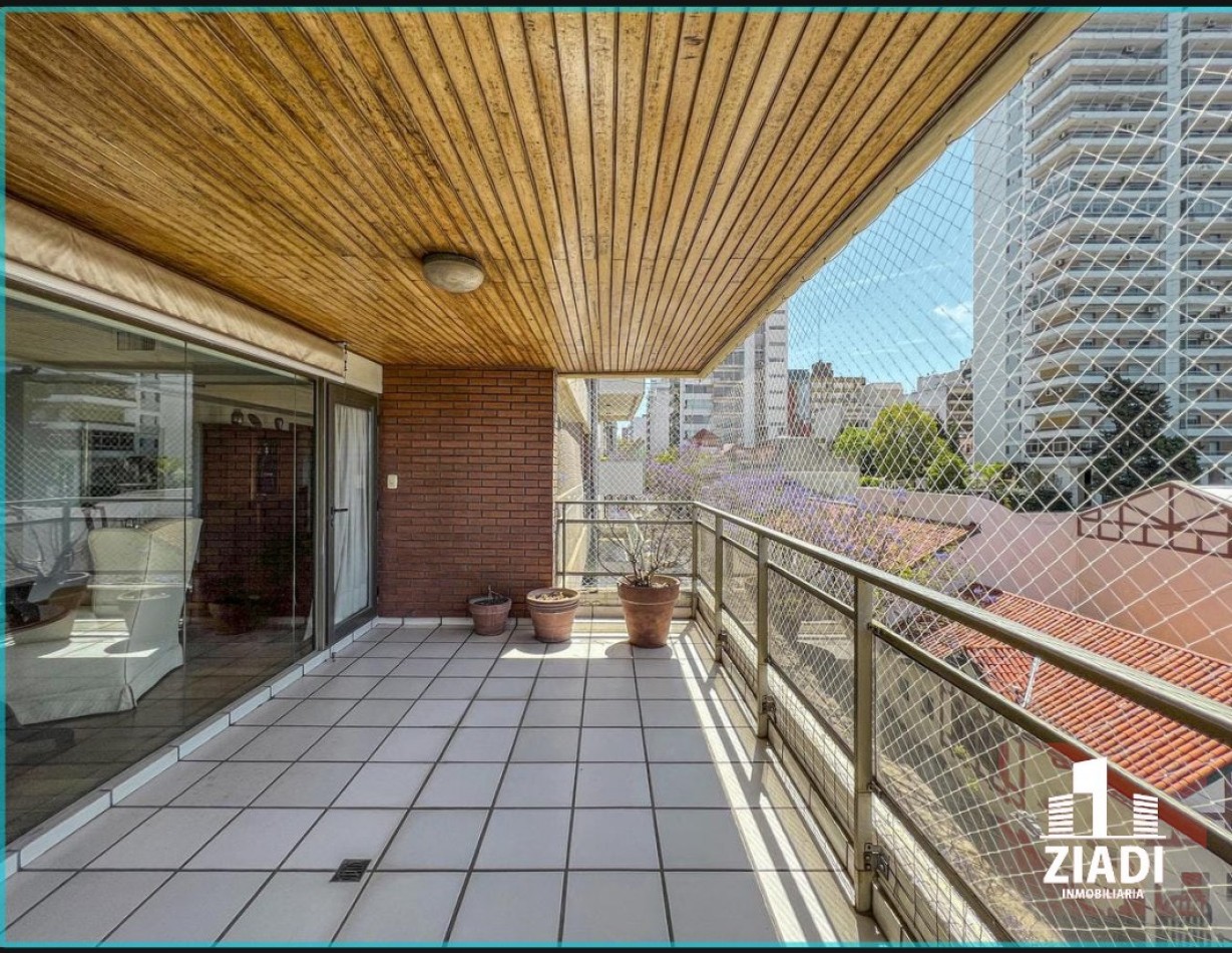Departamento de 4 dormitorios, cochera doble y seguridad