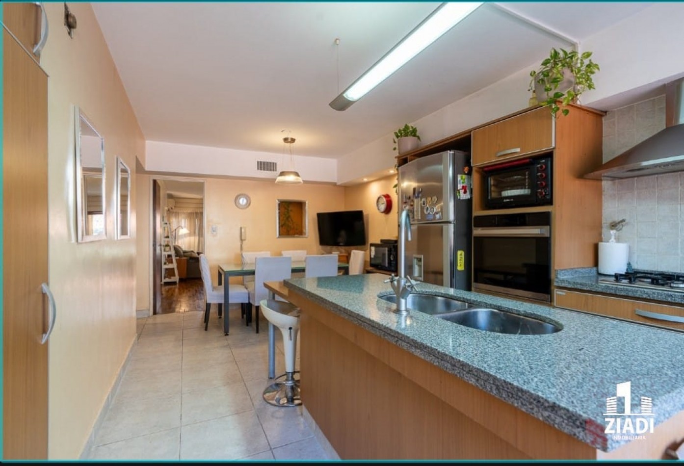 Departamento de 3 dormitorios con amplio patio y quincho propio