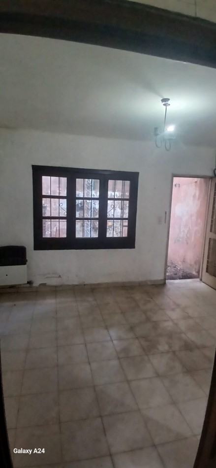 Venta local a la calle con monoambiente y deposito