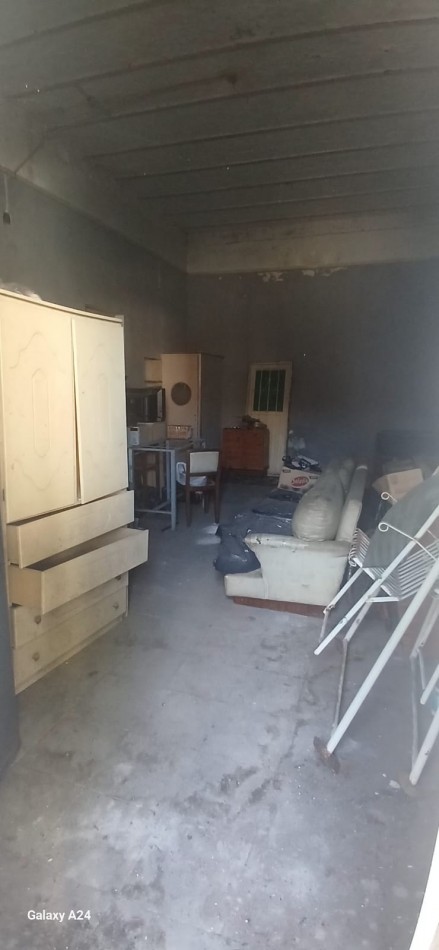 Venta local a la calle con monoambiente y deposito